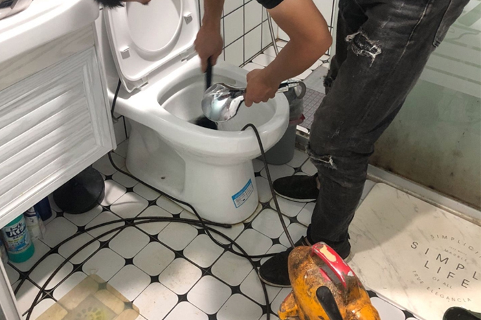 上杭马桶堵塞自己疏通还是找师傅？专业上门服务让你省时更省心
